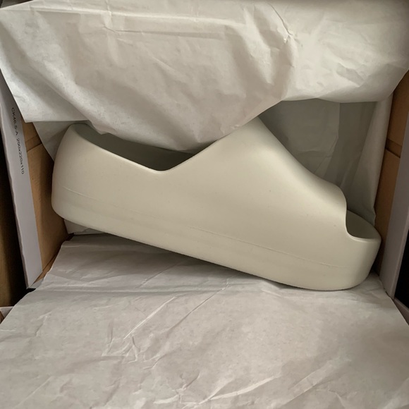 Morgan Platform Slide Sandals - Picture 2 of 7